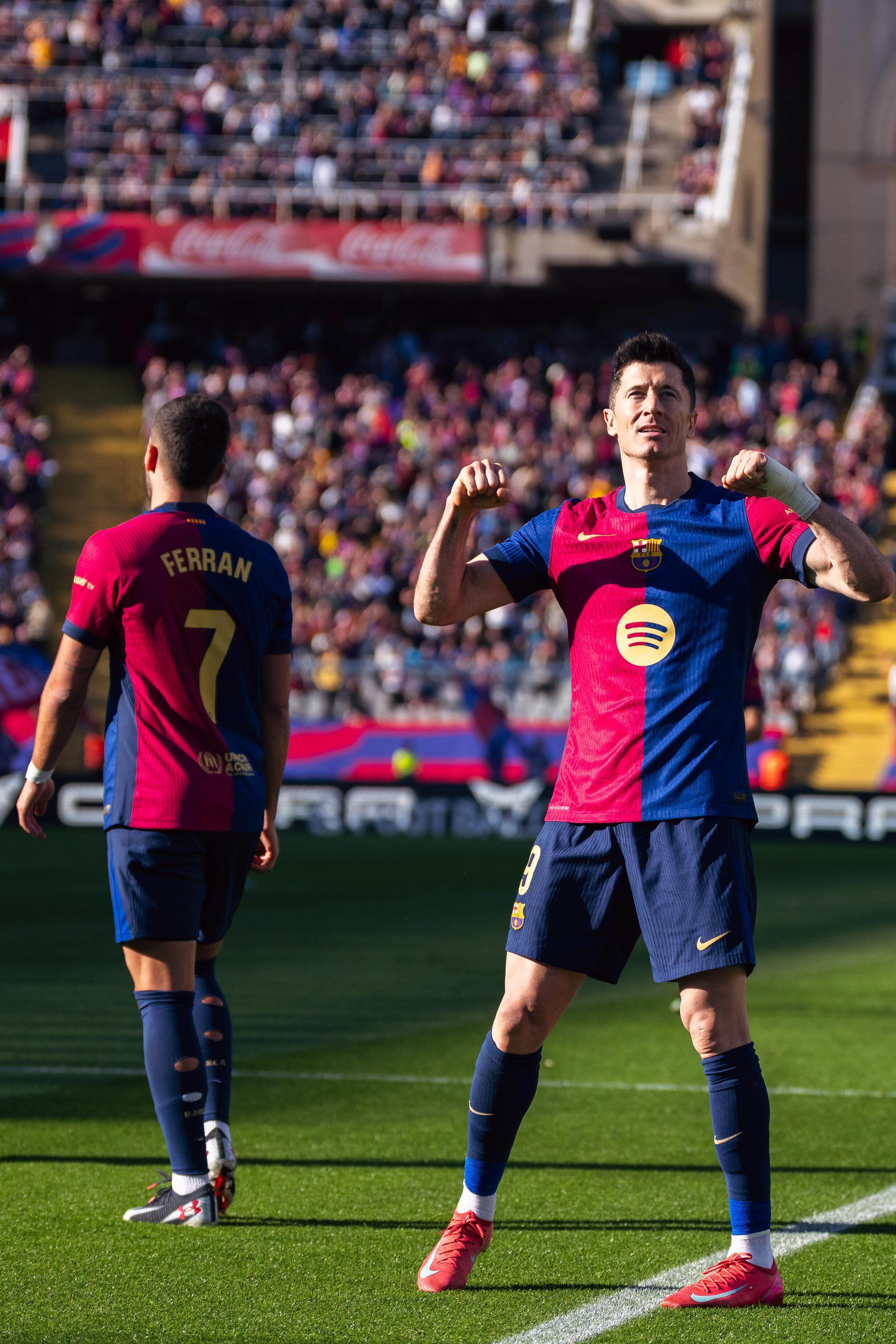 莱比锡险胜曼联,莱万乌龙送礼欧联杯 莱比锡险胜曼联,莱万乌龙送礼欧联杯