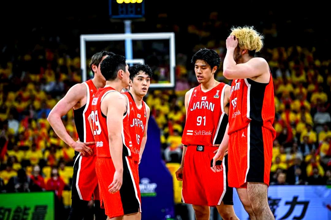 关于中国男篮完胜日本男篮,乔治制霸全场的信息 关于中国男篮完胜日本男篮,乔治制霸全场的信息